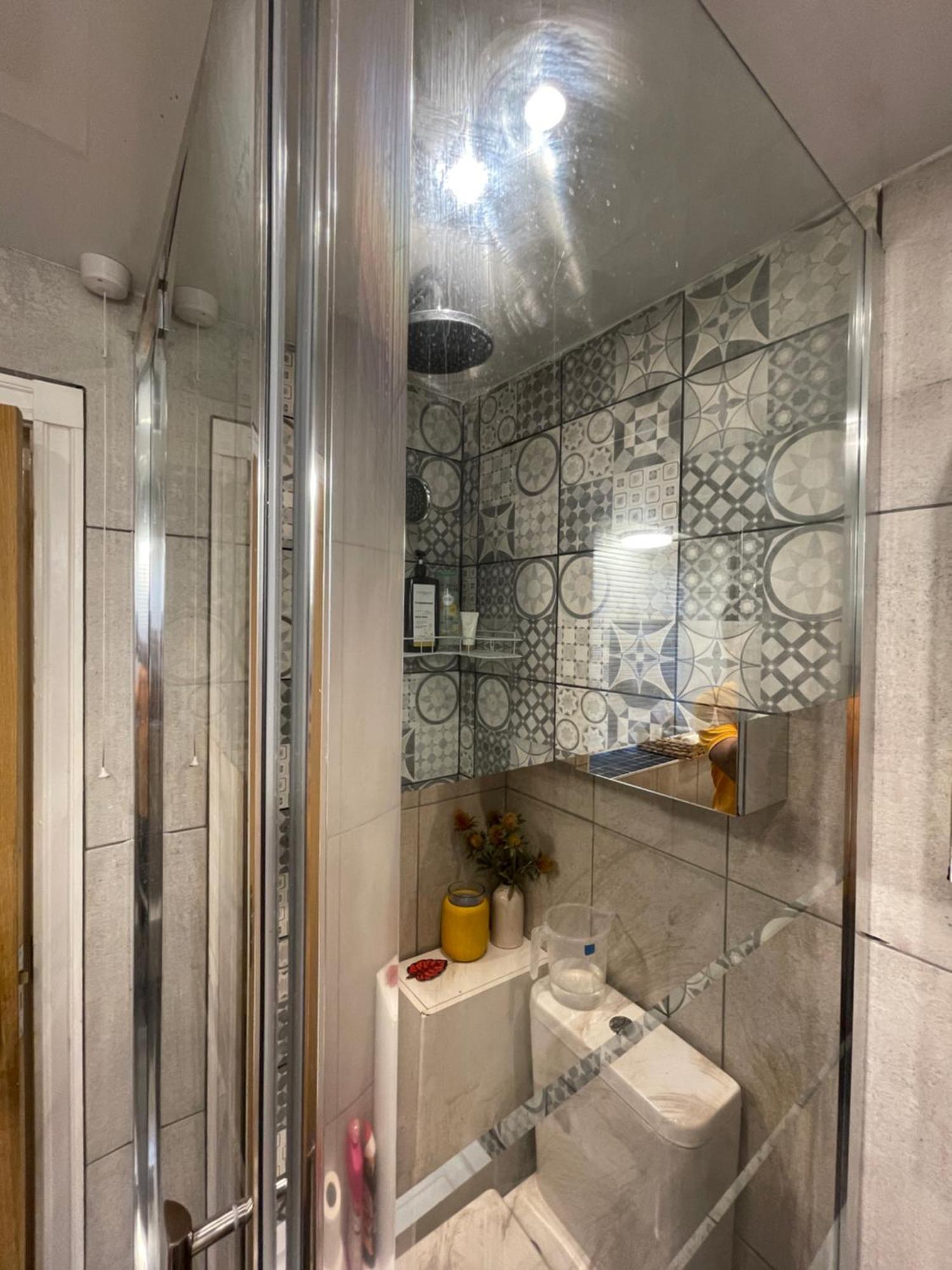Kensington Apartment *