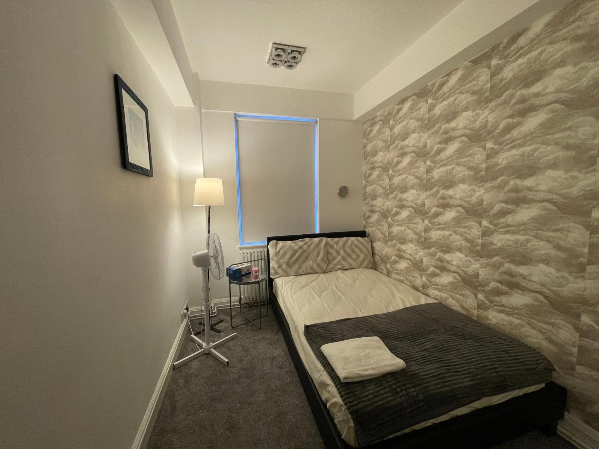 Kensington Apartment *